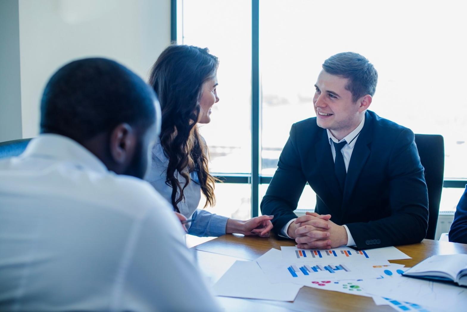 Moderne Arbeitsplatz-Einrichtung für Budget-Planning